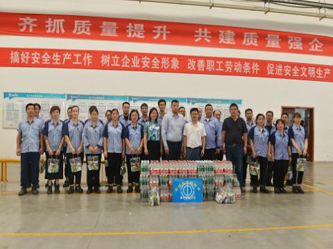 炎炎夏日，市总工会送清凉，丝丝关爱暖人心