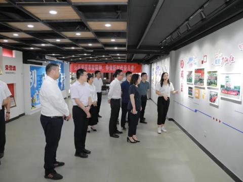 团省委副书记张迎春来利来国国际网站集团调研共青团事情
